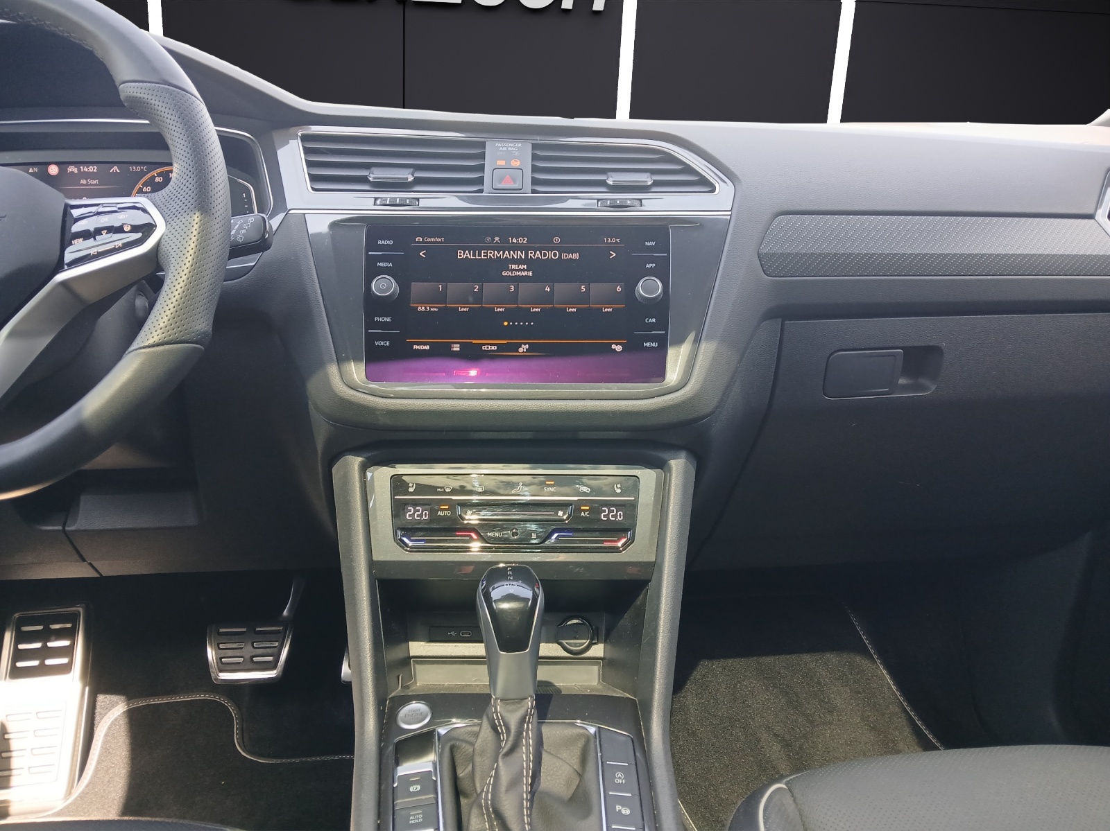 Fahrzeugabbildung Volkswagen Tiguan Allspace TDI R-Line DSG 4M STH Matrix AHK Navi AID Pano HUD ACC RFK 20