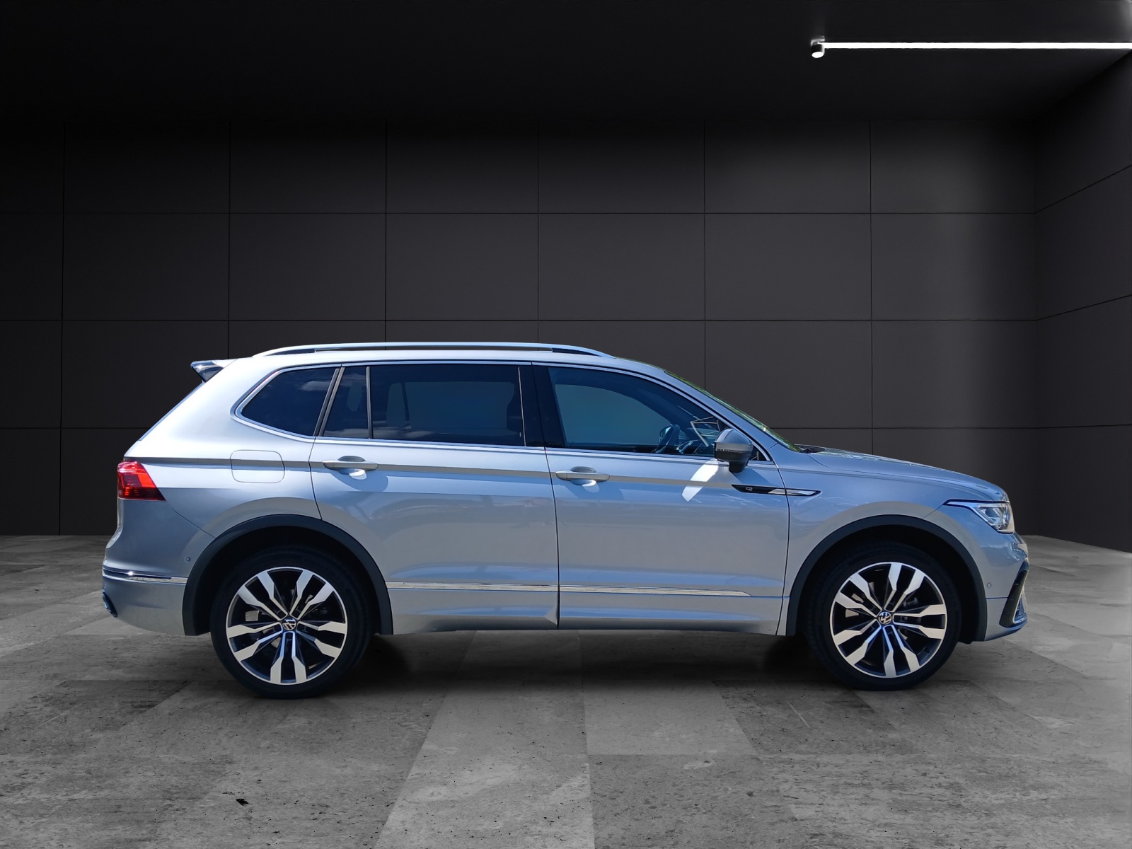 Fahrzeugabbildung Volkswagen Tiguan Allspace TDI R-Line DSG 4M STH Matrix AHK Navi AID Pano HUD ACC RFK 20