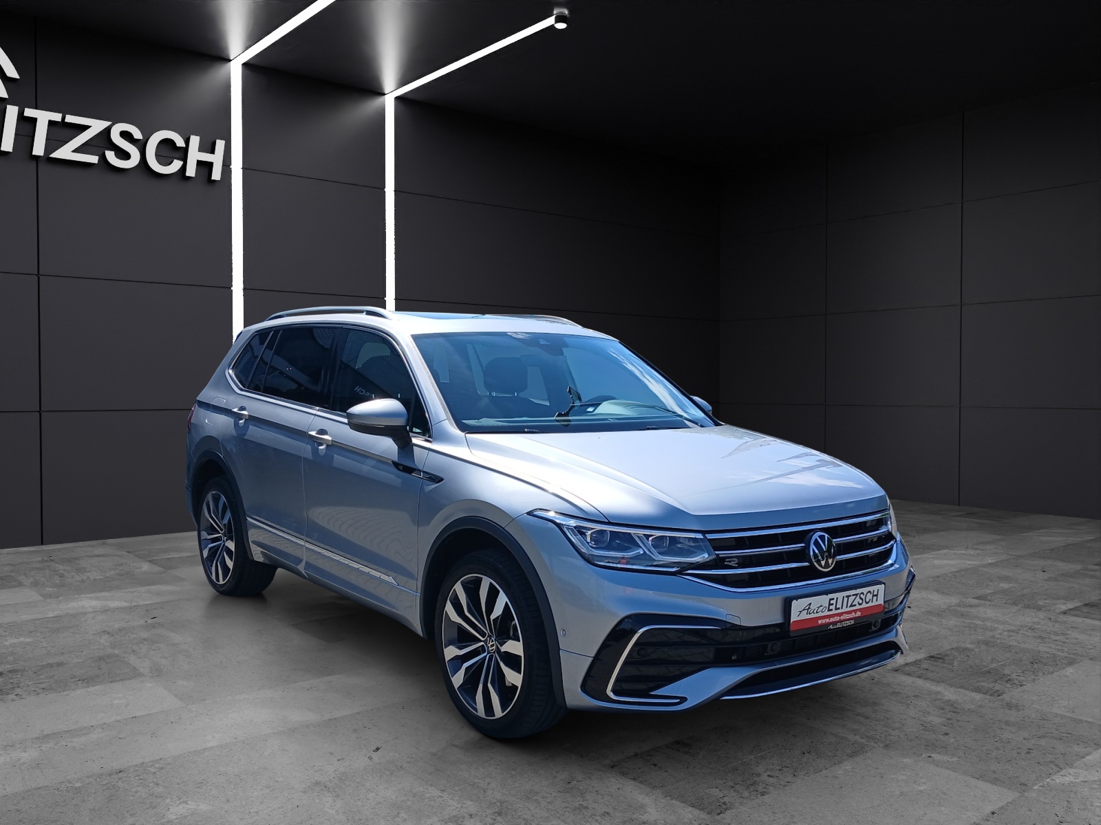 Fahrzeugabbildung Volkswagen Tiguan Allspace TDI R-Line DSG 4M STH Matrix AHK Navi AID Pano HUD ACC RFK 20