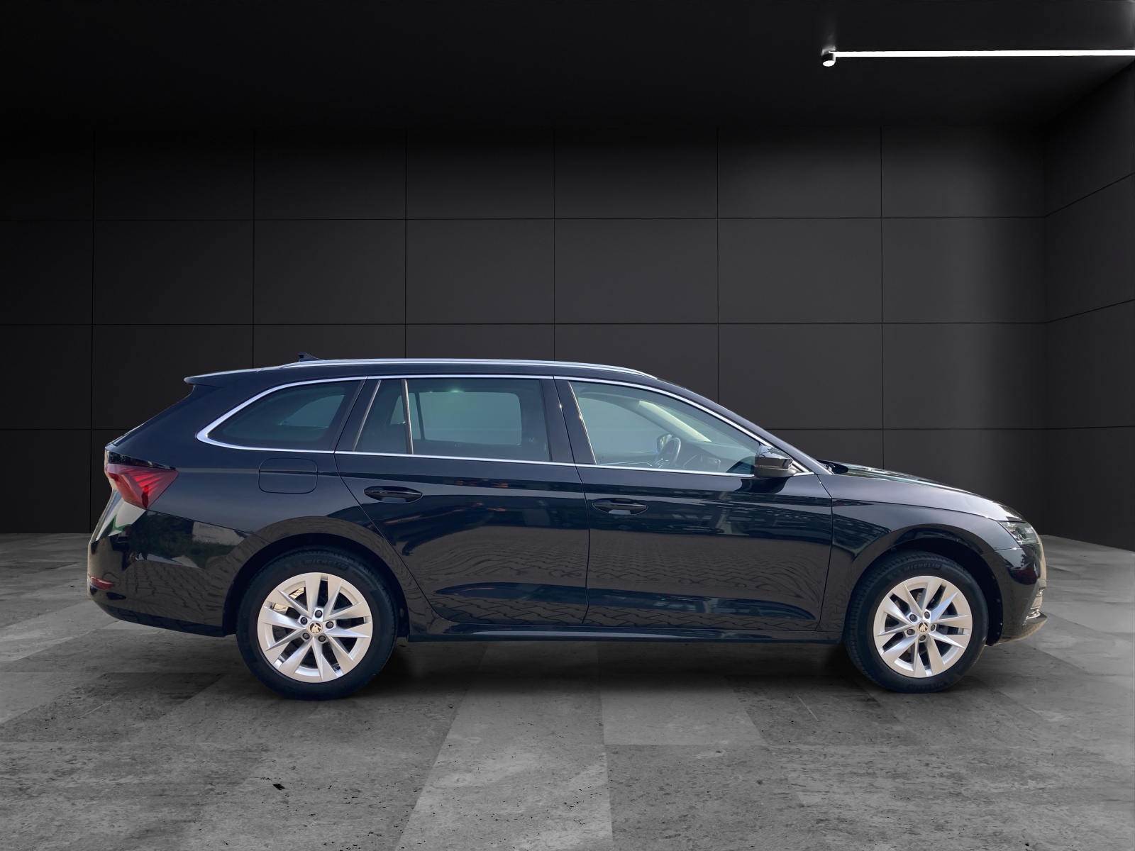 Fahrzeugabbildung SKODA Octavia Combi TSI Style LED AHK Navi HUD PDC SH