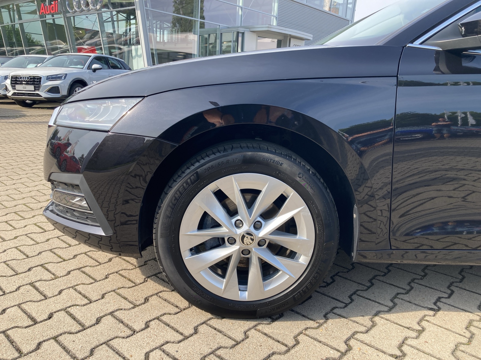 Fahrzeugabbildung SKODA Octavia Combi TSI Style LED AHK Navi HUD PDC SH