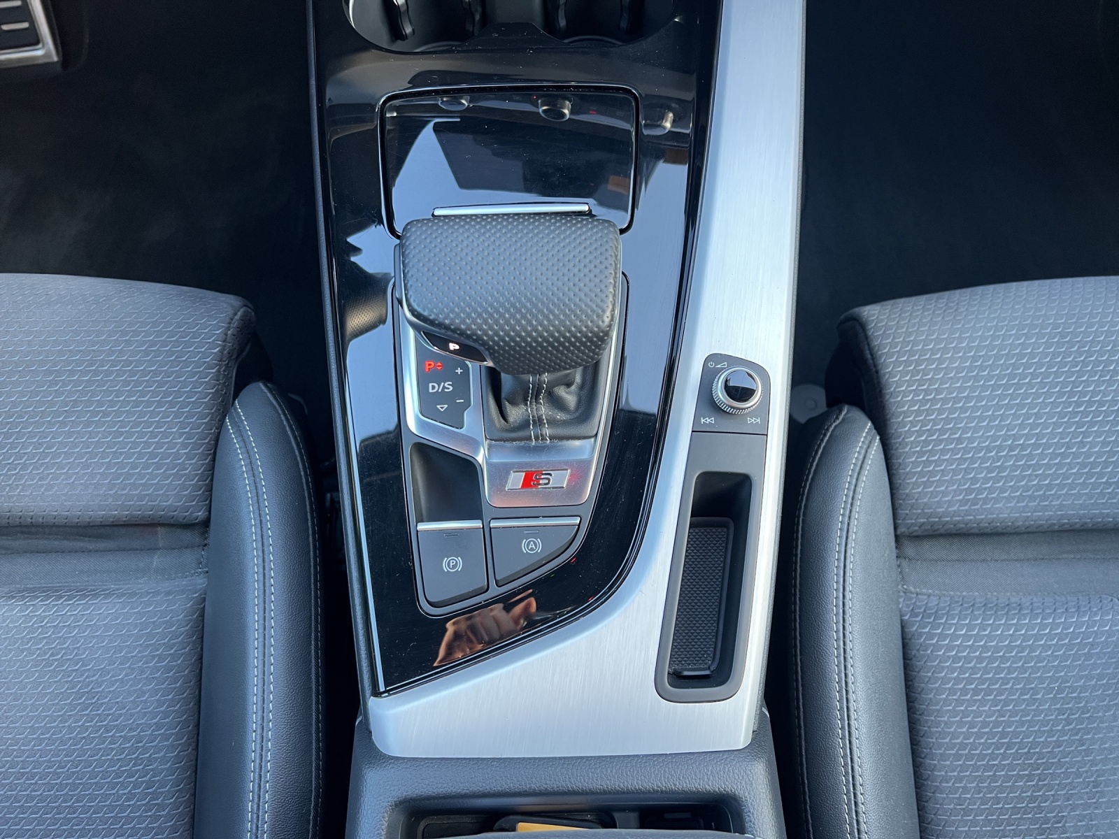 Fahrzeugabbildung Audi S5 Sportback TDI quattro Matrix AHK Navi AVC B&O GRA RFK SHZ 20