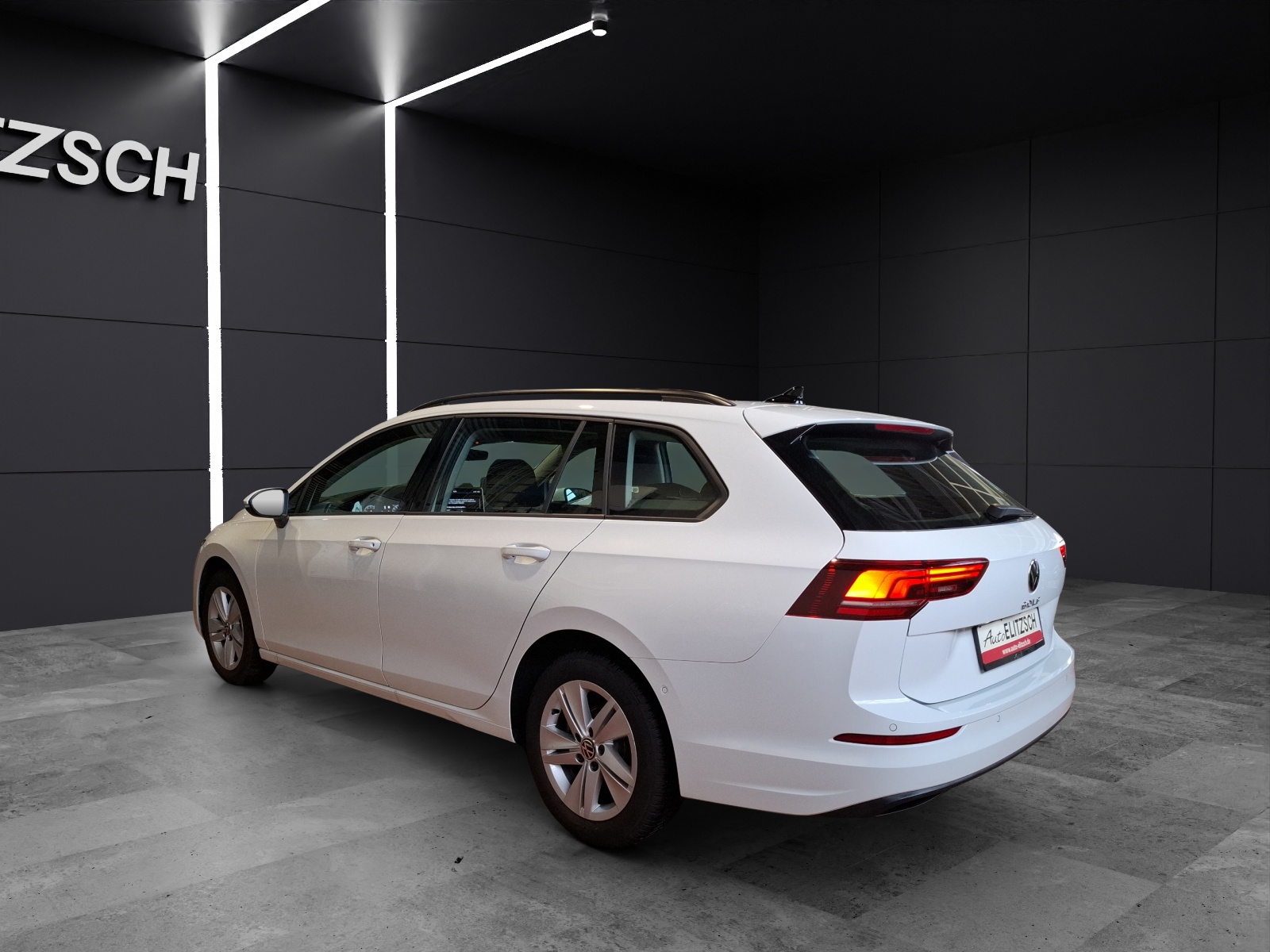 Fahrzeugabbildung Volkswagen Golf VIII Variant TSI Life Standhzg. LED Navi HUD AID ACC RFK SH