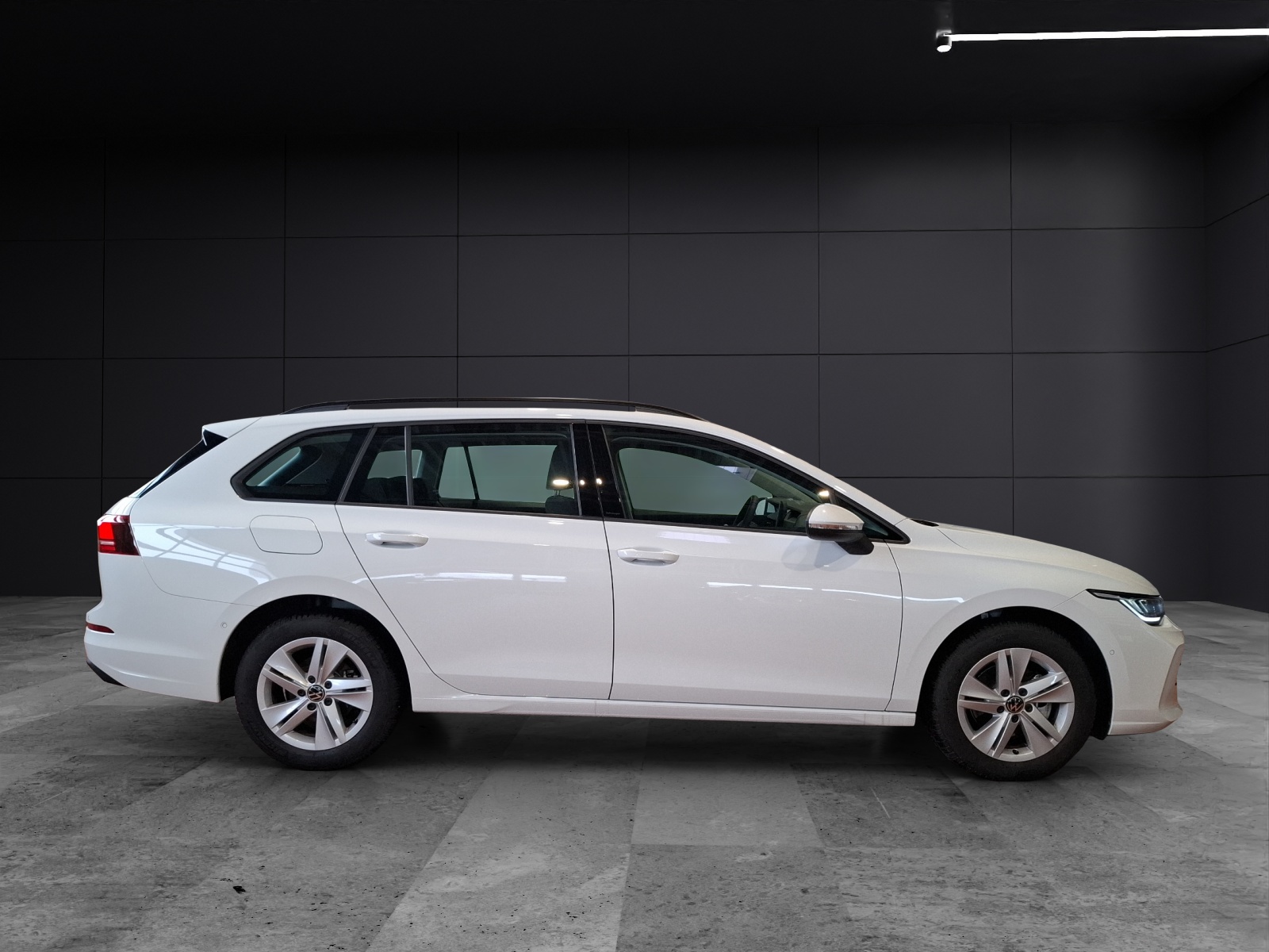 Fahrzeugabbildung Volkswagen Golf VIII Variant TSI Life Standhzg. LED Navi HUD AID ACC RFK SH