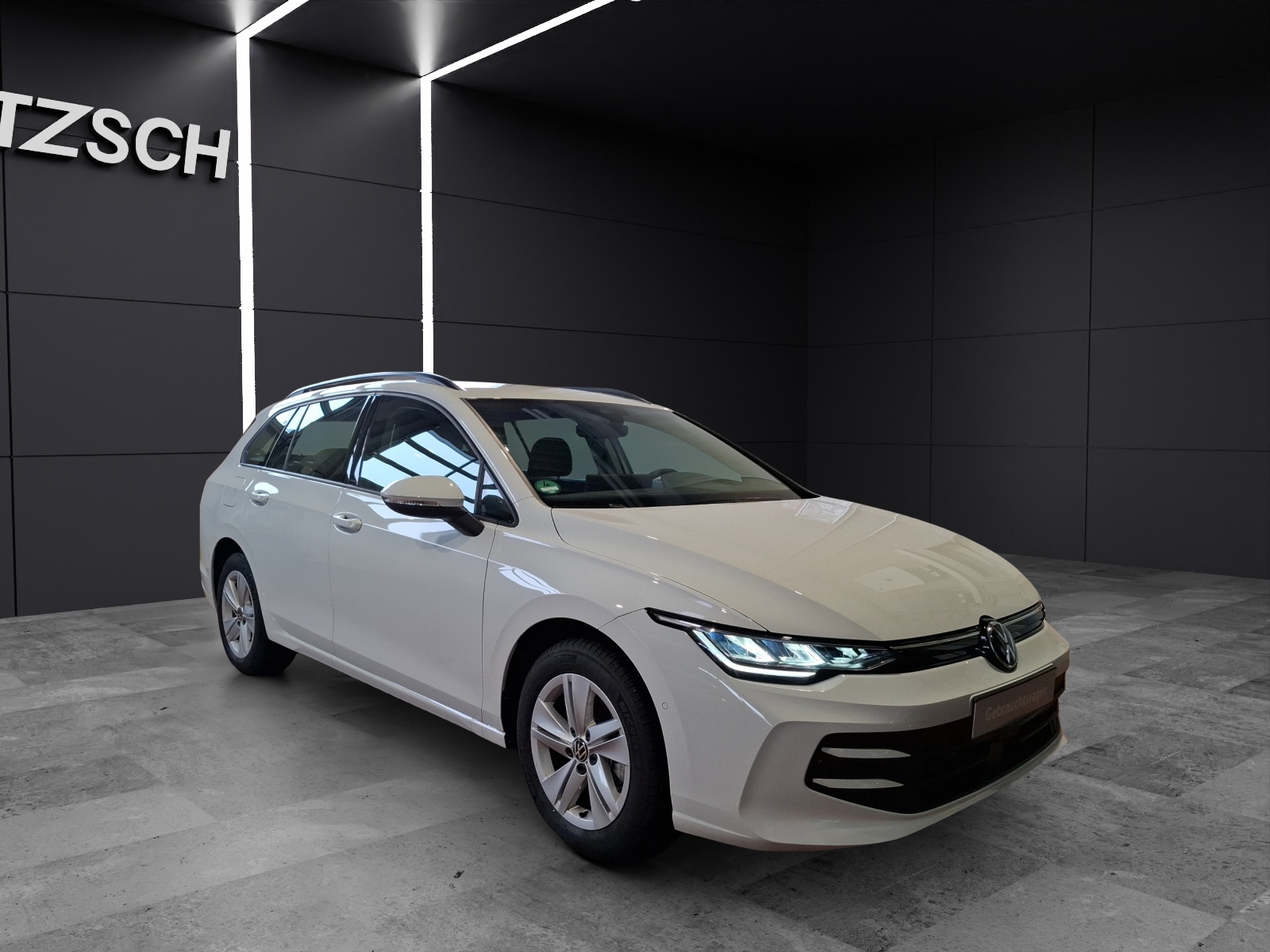 Fahrzeugabbildung Volkswagen Golf VIII Variant TSI Life Standhzg. LED Navi HUD AID ACC RFK SH