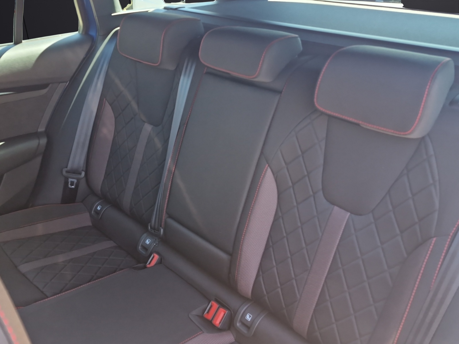 Fahrzeugabbildung SKODA Octavia Combi RS 2.0 TSI DSG Matrix Navi ACC AHK SHZ RFK