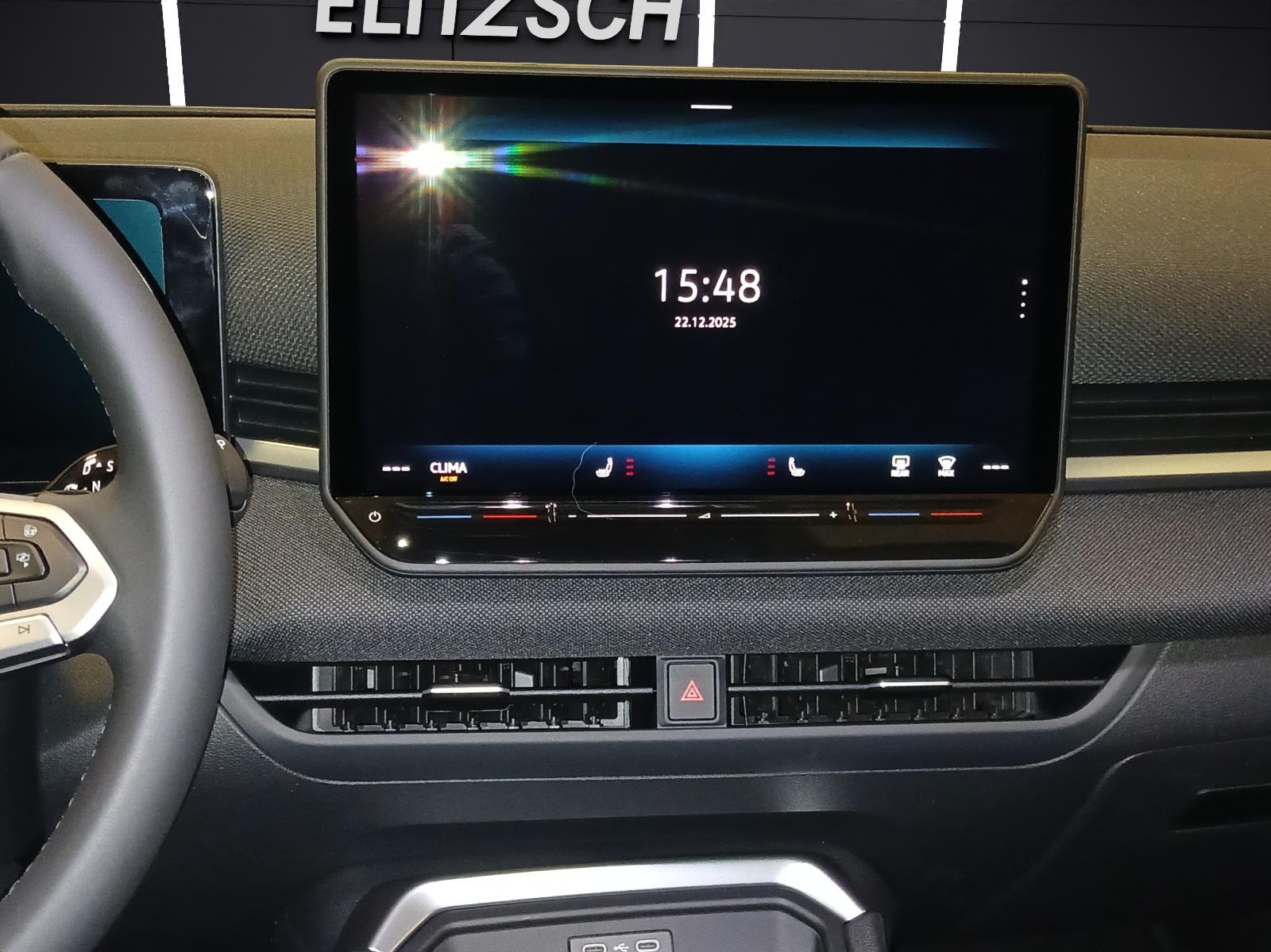 Fahrzeugabbildung Volkswagen T-Roc Life LED NAVI DAB ACC